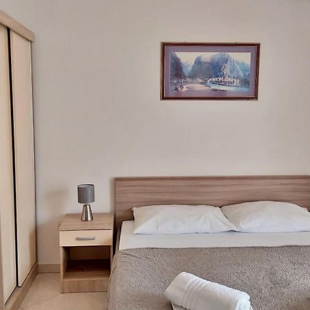 Apartments Nemira Омиш Экстерьер фото