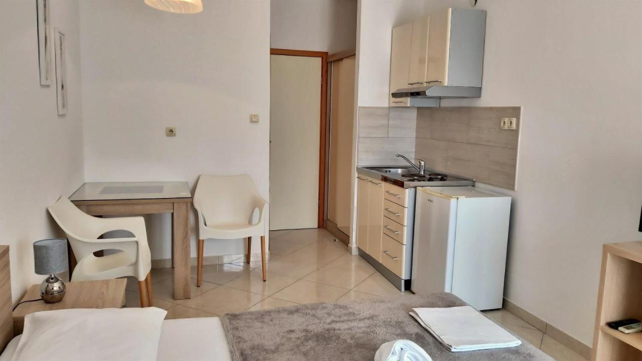 Apartments Nemira Омиш Экстерьер фото