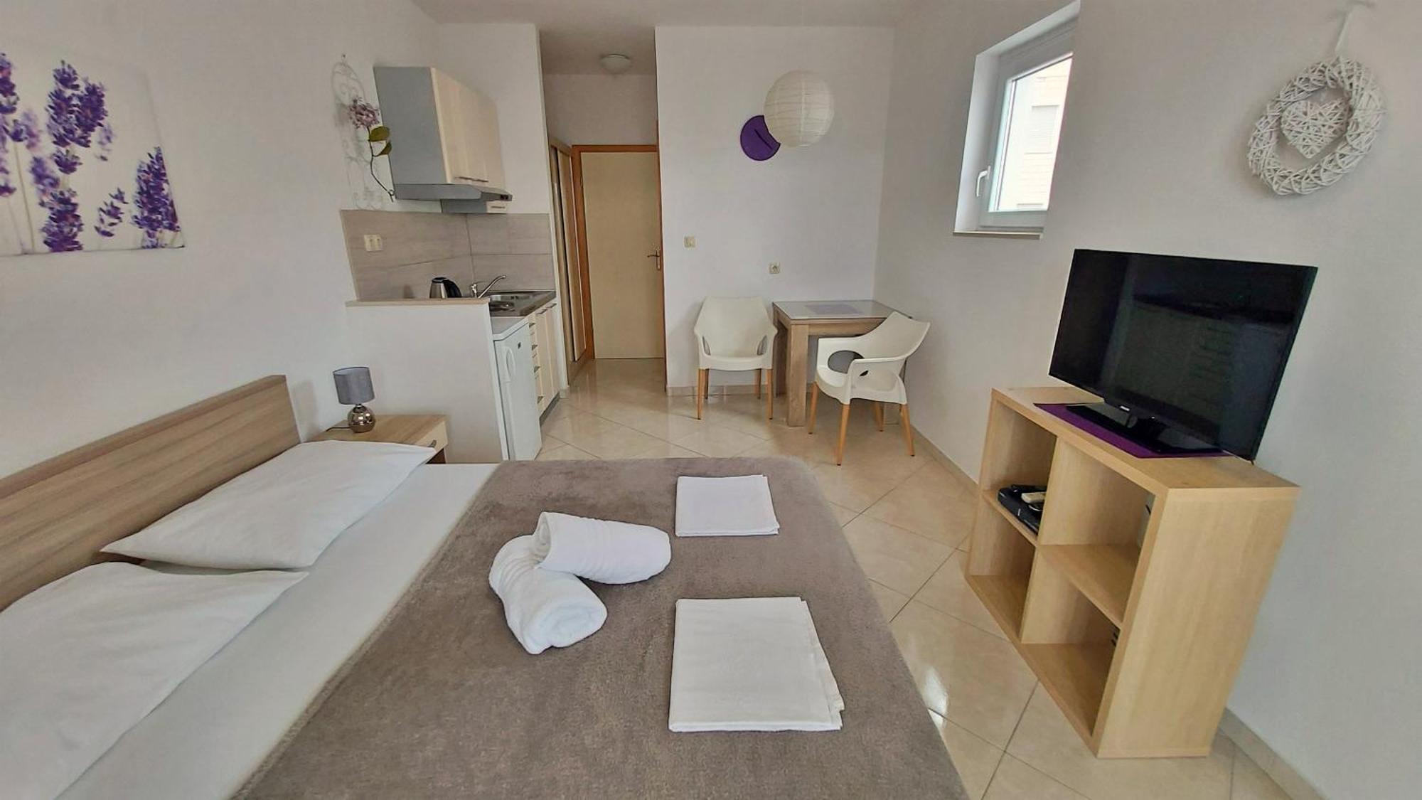 Apartments Nemira Омиш Номер фото