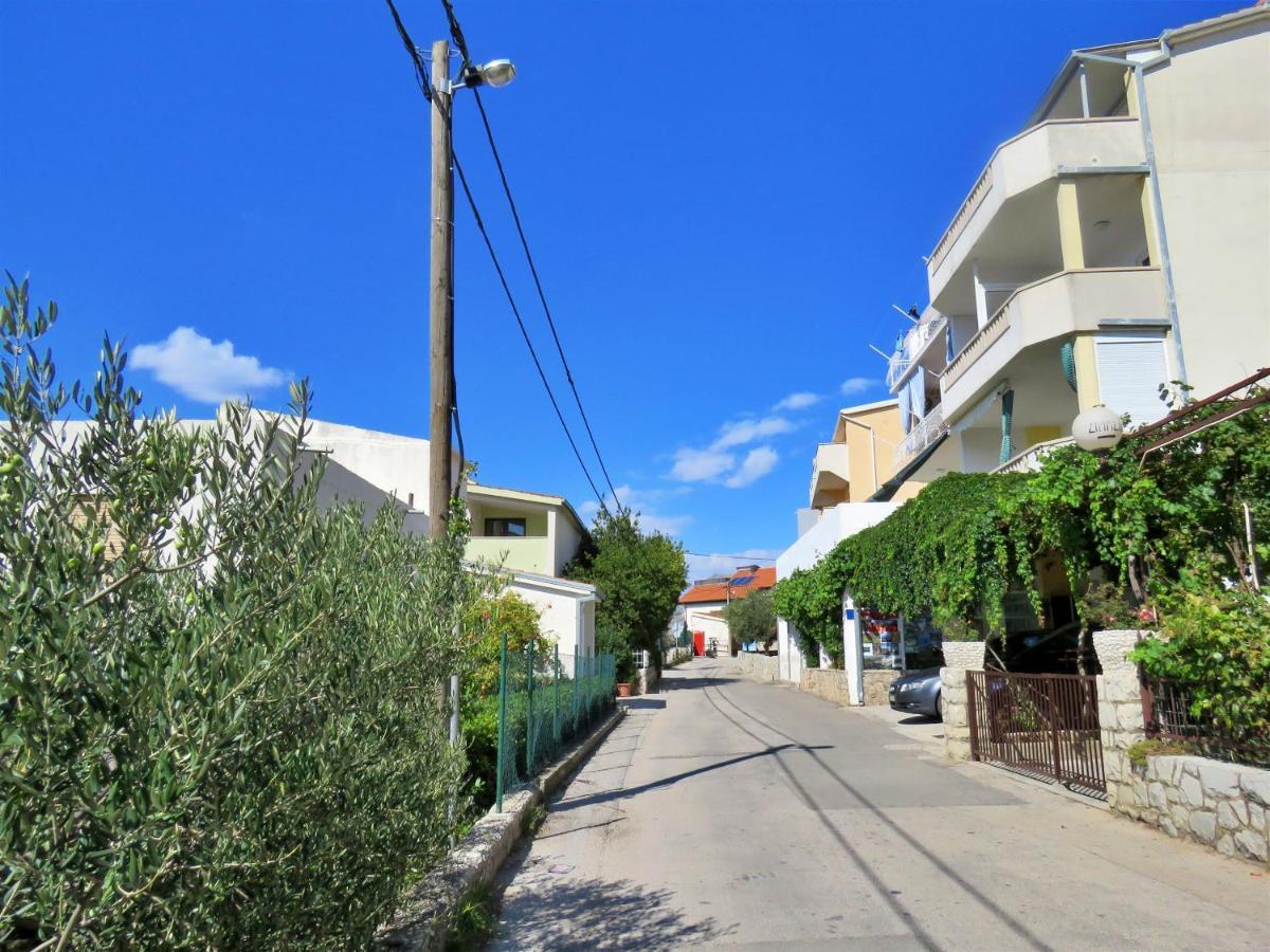 Apartments Nemira Омиш Экстерьер фото