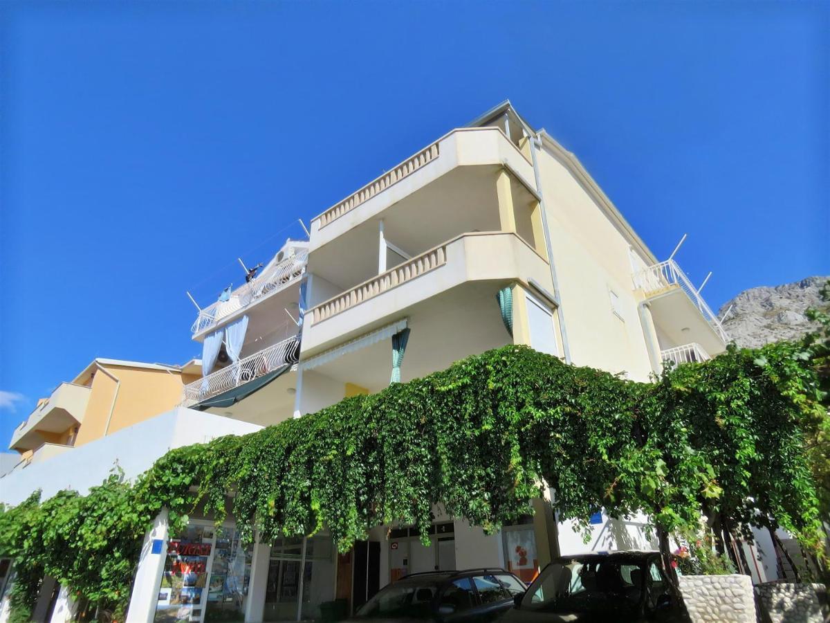 Apartments Nemira Омиш Экстерьер фото
